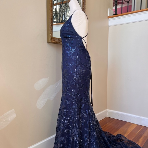 Gorgeous Dark blue size 6 prom dress brand new - Picture 8 of 8